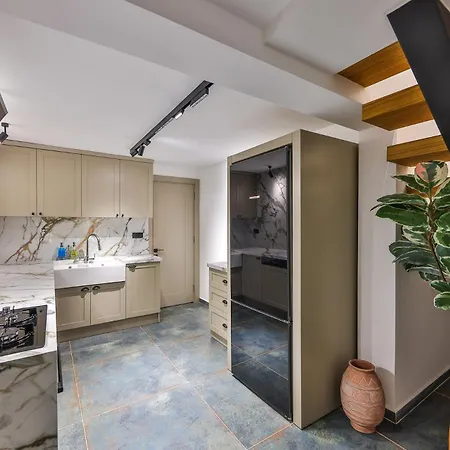 Newly Renovated By The ヴィラ カルカン